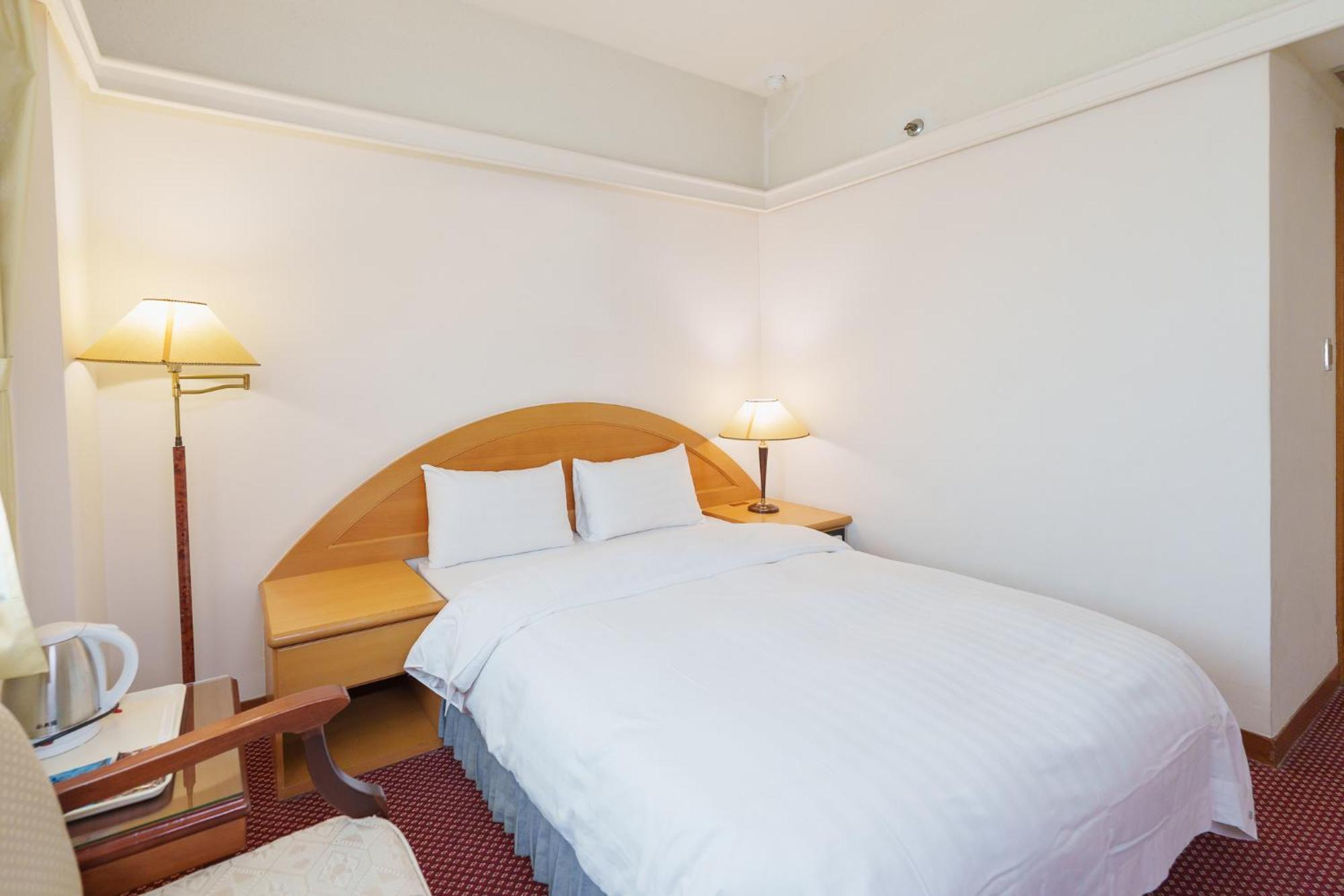 Oriental Hotel Tainan Exterior photo